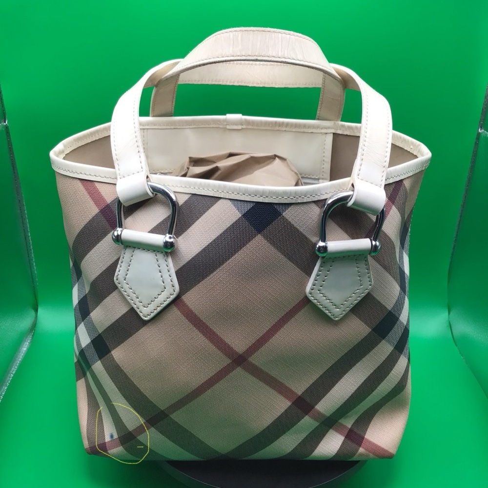 Burberry crafted their signature and iconic Nova check printed canvas 💯authentic